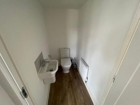 3 bedroom semi-detached house to rent - Photo 5