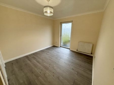 Village Road, Glasgow, G72 - Photo 2