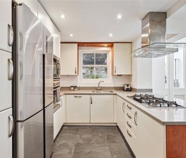 3 bedroom flat to rent - Photo 5