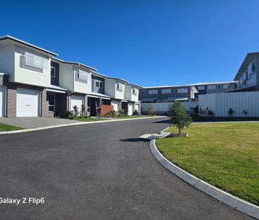NEWSFLASH!! BRAND NEW, ULTRA MODERN, DECO DESIGNED, 3 BEDROOOMM TOW... - Photo 1