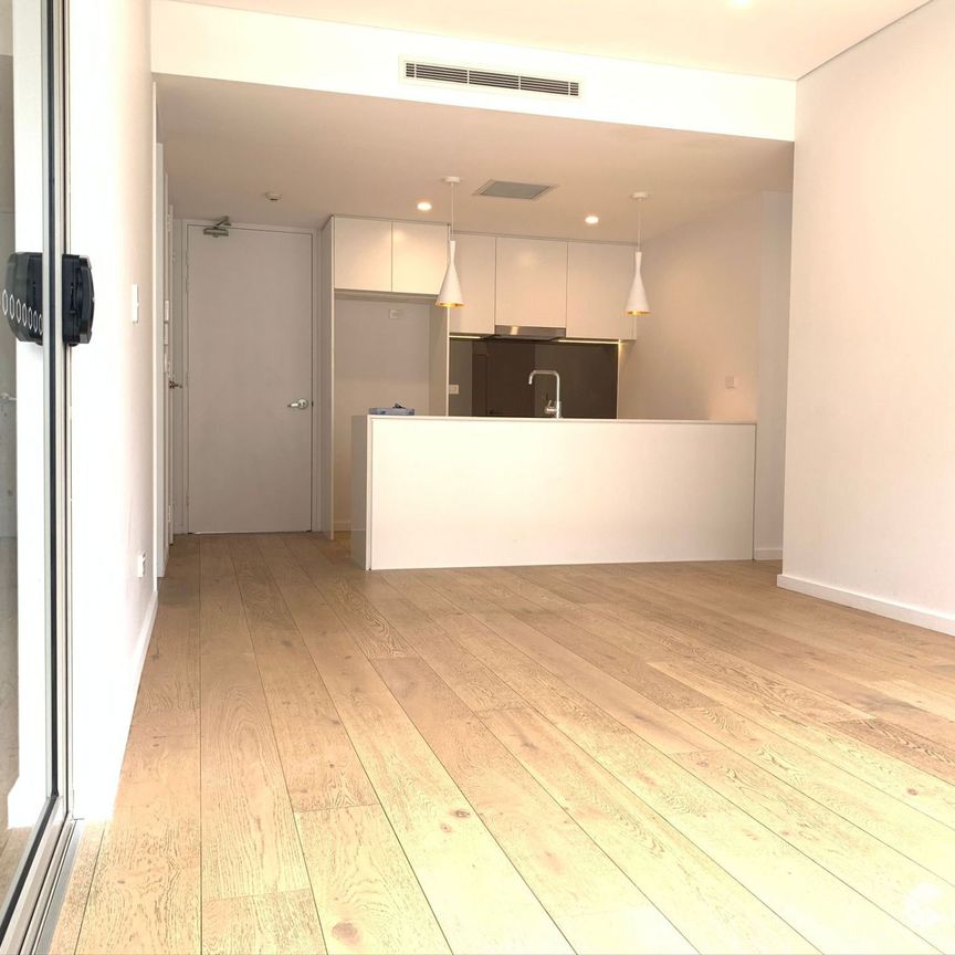 Rosebery | Modern 2-Bedroom Apartment in Prime Location - Photo 1