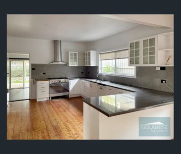 Modern Comfort Meets Prime Frankston Location - Photo 3