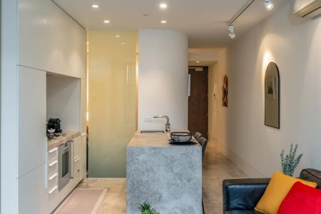 Furnished Apartment in Award-Winning Building Beside Carlton Gardens - Photo 5