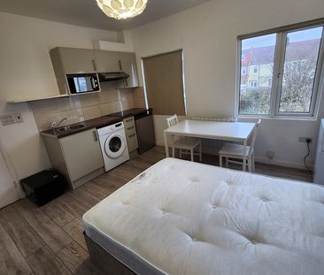 Studio Flat, Silverleigh Road, CR7 - Photo 1