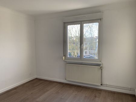 Location Appartement 4 pièces 80m² SARREGUEMINES 57200 - Photo 4