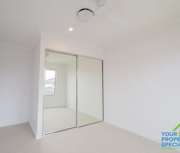 Spacious 3 Bedroom Terrace Home with Solar panels - Photo 3