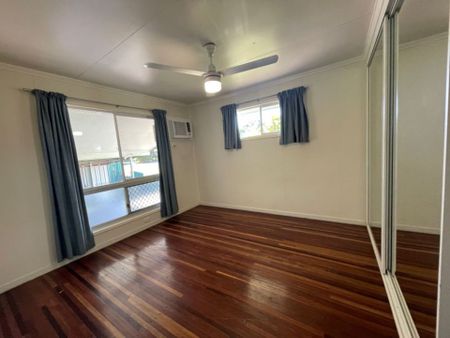 3 Bedroom House Neat & Tidy with Outdoor Area Undercover - Photo 3