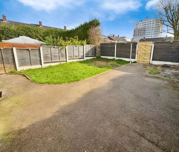 3 bedroom terraced house to rent - Photo 5