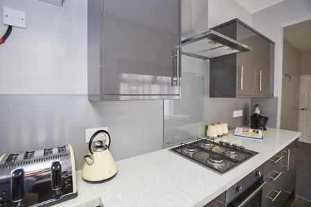 4 bedroom terraced house to rent - Photo 2