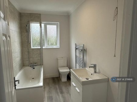 3 bedroom detached house to rent - Photo 4