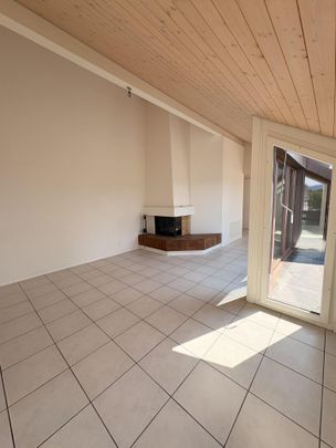 Wunderschöne preisgünstige Dachwohnung mit Cheminée, ruhig und zentral - Photo 1