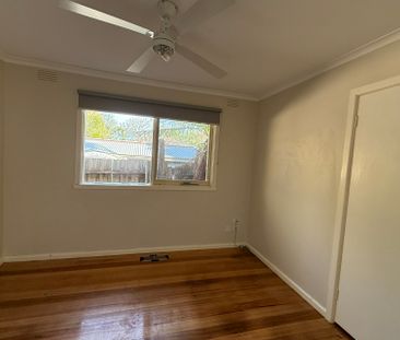 18 Taylor Street, Cranbourne VIC - Photo 3