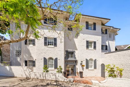 SPACIOUS 3 BEDROOM APARTMENT IN THE PRIME LOCATION - Photo 5