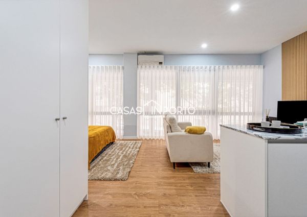 Apartamento Charme - Exclusividade e Conforto Junto ao Metro dos Combatentes