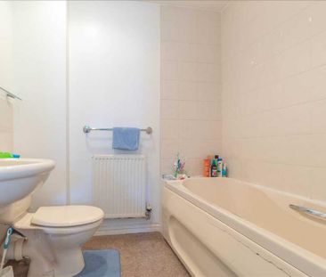 3 bedroom semi-detached house to rent - Photo 6