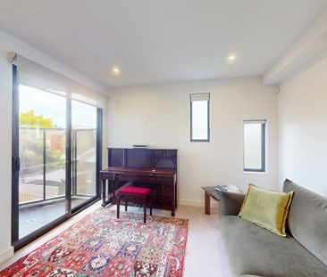 A Rare Fitzroy North Find: Space, Style and Location Combined - Photo 1