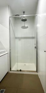 Stylish 2-Bedroom Furnished Apartment in the Heart of West Melbourne - Photo 4