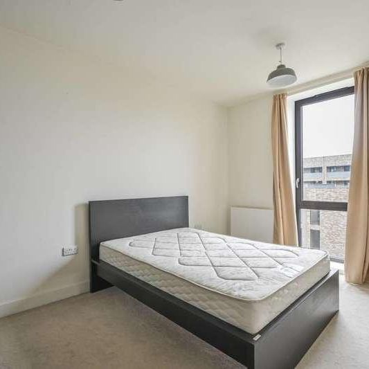 Deauville Close, Canary Wharf, E14 - Photo 1