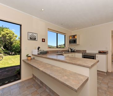 67 Thatcher Crescent, Crofton Downs - Photo 6
