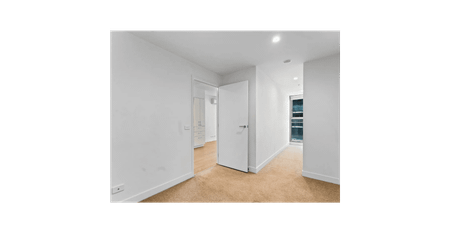 Stylish 1-Bedroom CBD Retreat – Perfect for City Living - Photo 3