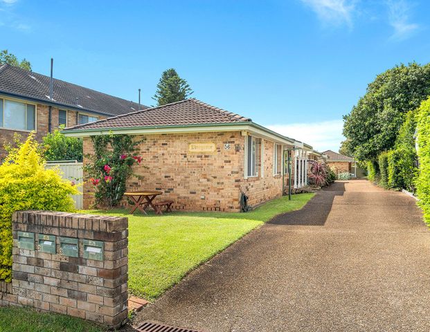 Neat Villa with Private Courtyard in Prime Location - Photo 1