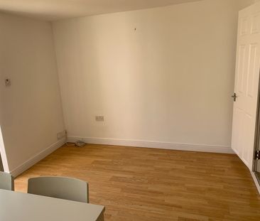 2 Bed Flat, William Street, RG1 - Photo 4