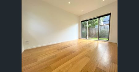 Three bedrooms and two bathrooms with a beautiful living environment - Photo 2