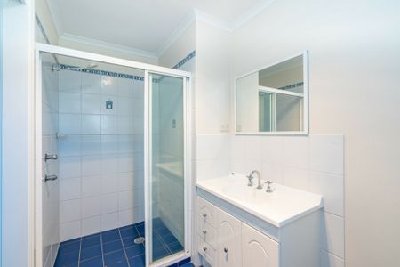 Modern three bedroom townhouse in the heart of Bruce. - (Old photos in use new photos to come) - Photo 4