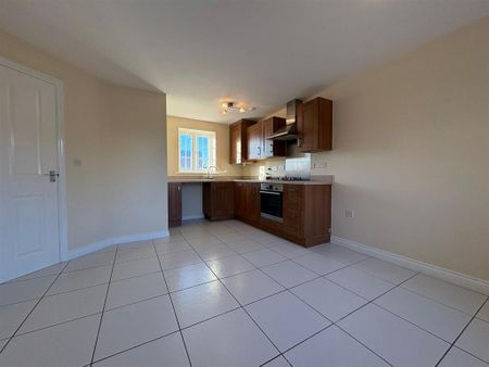 3 bedroom semi-detached house to rent - Photo 5