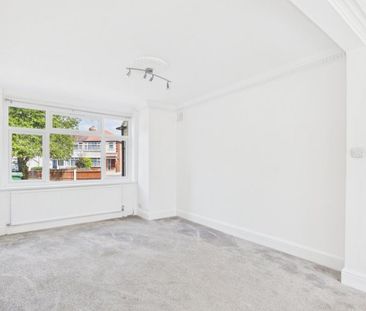 5 bedroom semi-detached house to rent - Photo 2