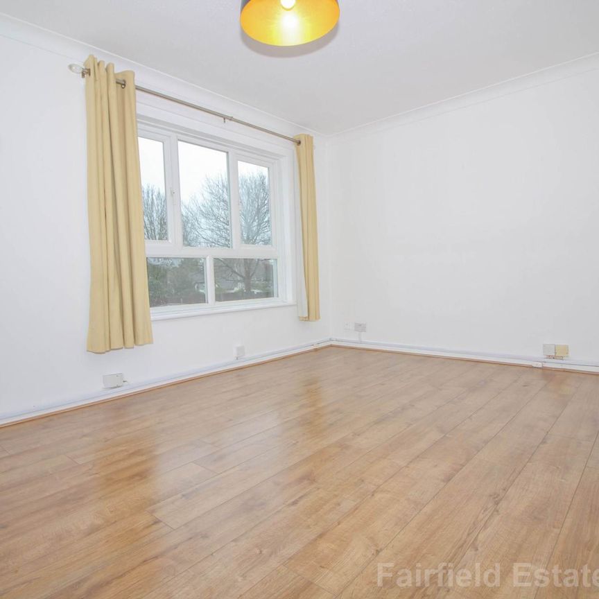 Gibbs Couch, Carpenders Park, WD19 - Photo 1