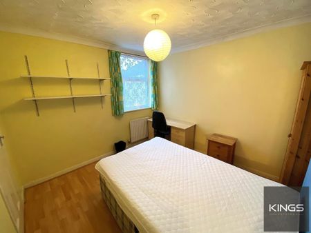 4 bedroom terraced house to rent - Photo 2