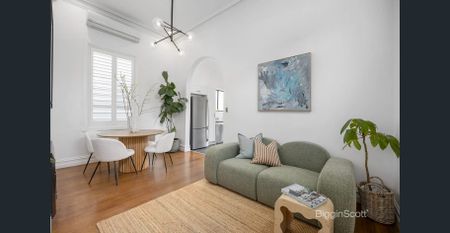 Beautifully Renovated Victorian Home In Unbeatable Location! - Photo 4