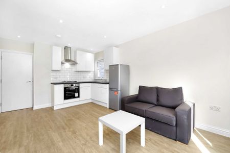 Price £415 pw - Available Now - Furnished - Photo 5