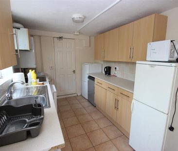 1 bedroom in a house share to rent - Photo 3