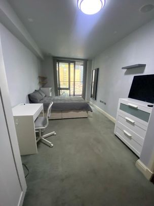 Room in a Shared Flat, Cruise Court, E14 - Photo 1
