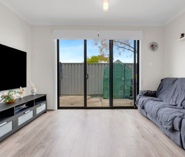 Two bedroom townhouse - Photo 6