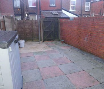 2 bedroom property to rent - Photo 1