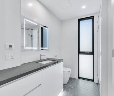 Brand new and spacious 2-bedroom apartment with city views - Photo 6