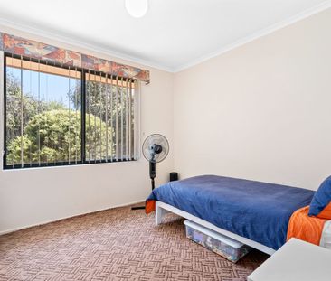 Lovely 3 bedroom home close to schools and shops - Photo 3