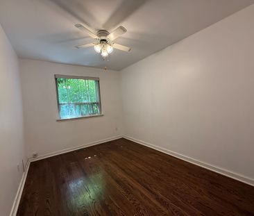 For Lease - 1560 Sandgate Crescent, Mississauga, Ontario - Photo 2