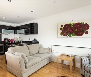 A superb 2 bedroom furnished apartment in the heart of the city cen... - Photo 6