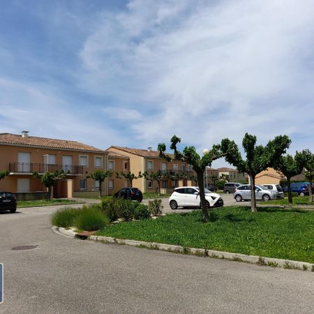 Location Appartement 3 pièces 71m² PONT ST ESPRIT 30130 - Photo 3