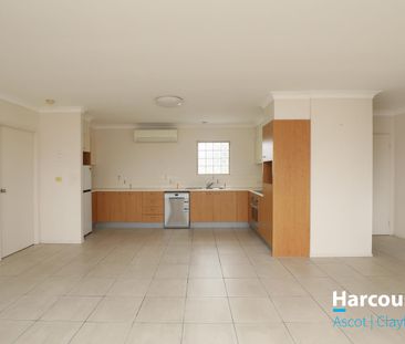 Spacious Two Bedroom Apartment - Photo 5