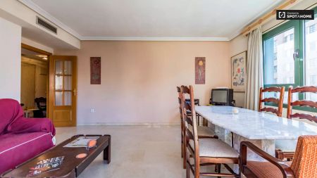 Room in a shared 3-bedroom apartment for rent in Ciutat de les Arts i les Ciències, Valencia - Photo 3