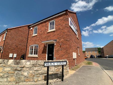 3 bedroom detached house to rent - Photo 4