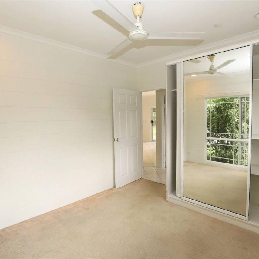 Location Location - Airconditioned - Extra Hobby Room - Fully Fenced - Photo 1