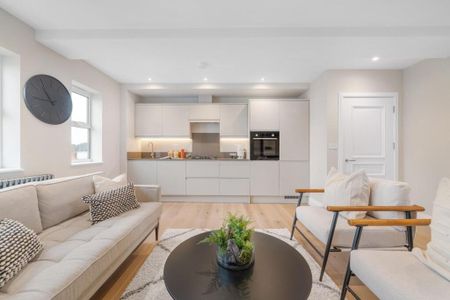 2 Bed Flat, Tulse Hill, SW2 - Photo 2