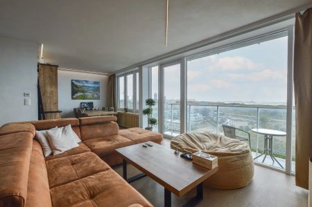 Gerenoveerd appartement met adembenemend uitzicht over de zee, de duinen en stad Oostende - Photo 2