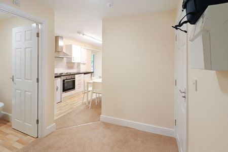 2 bedroom flat to rent - Photo 5